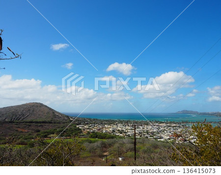 從可可角步道 (Koko Head Trail) 可以欣賞到美麗的景色，這是夏威夷很受歡迎的活動。 136415073