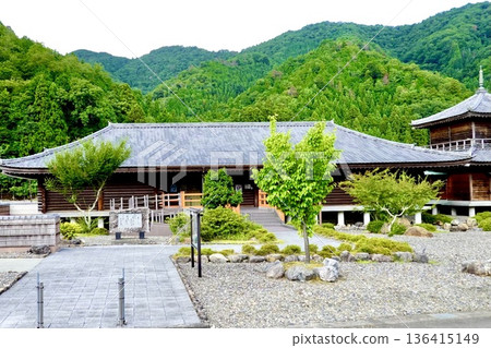 路邊車站名田莊:大井郡大井町雷基會館大樓一景。 路邊車站名田莊:大井郡大井町雷基會館大樓一景。 136415149