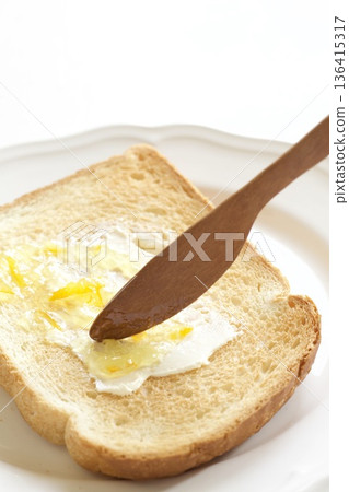Toast with butter and marmalade 136415317