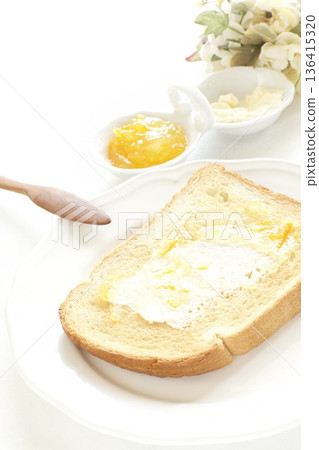 Toast with butter and marmalade 136415320