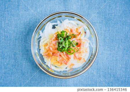 日式新洋蔥沙拉 136415346