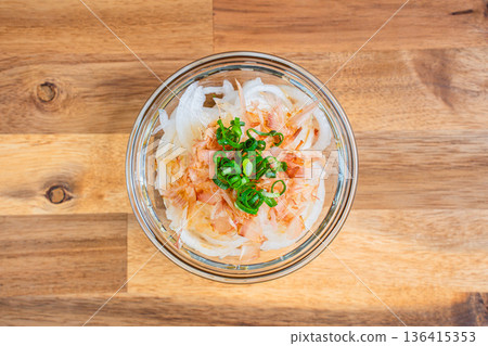 日式新洋蔥沙拉 136415353