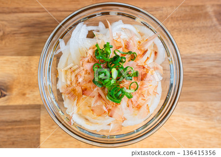 日式新洋蔥沙拉 136415356