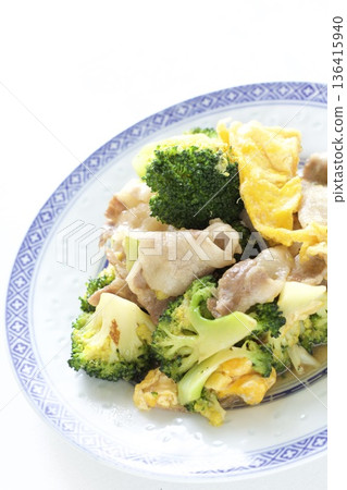 綠花椰菜炒豬肉 綠花椰菜炒豬肉 136415940