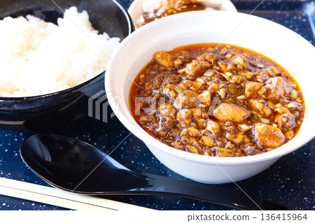 Delicious spicy mapo tofu set meal 136415964