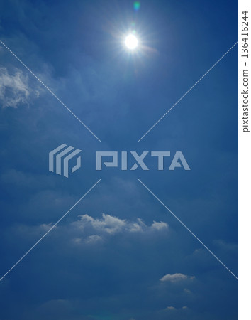 The sun's rays shine through the clouds 136416244