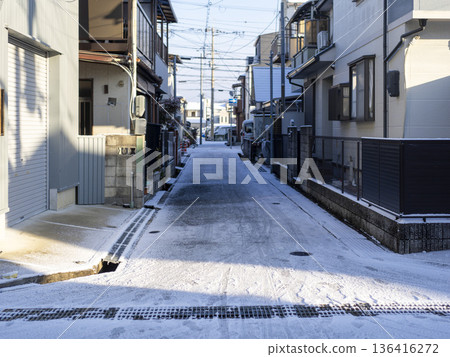 Residential area with frozen roads 136416272
