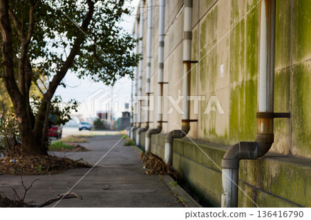 Rain gutter 136416790