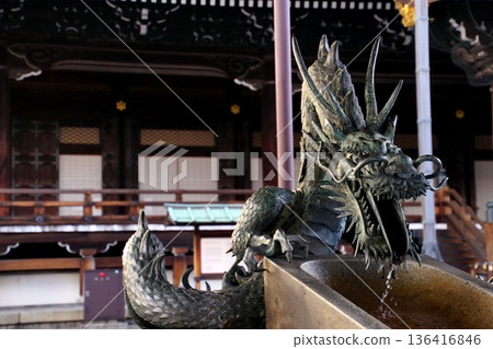 Dragon at the Chozuya-yakata (water purification fountain) of Higashi Honganji Temple, Kyoto Prefecture, Tokoha-cho, Shimogyo Ward, Kyoto City, February 2022 Dragon at the Chozuya-yakata (water purification fountain) of Higashi Honganji Temple, Kyoto Prefecture, Tokoha-cho, Shimogyo Ward, Kyoto City, February 2022 136416846