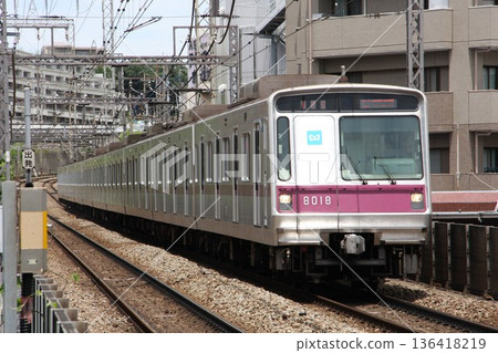 2015年6月 東京地鐵8000系列8018田園都會線阿札野 2015年6月 東京地鐵8000系列8018田園都會線阿札野 136418219