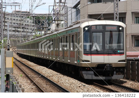 2015 年 6 月 東急電鐵 5000 系列 5002 田園都會線 座野 2015 年 6 月 東急電鐵 5000 系列 5002 田園都會線 座野 136418222