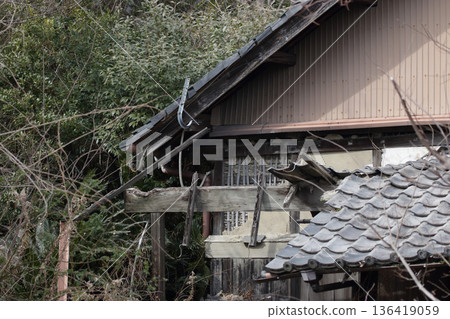 被遺棄的廢棄的商店 被遺棄的廢棄的商店 136419059
