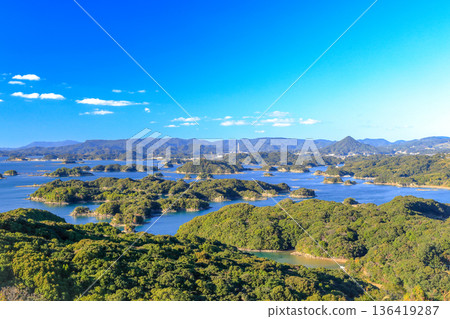 從長崎縣佐世保市天海峰展望台眺望九十九島 136419287