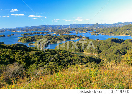 從長崎縣佐世保市天海峰展望台眺望九十九島 136419288