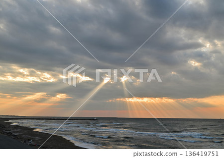 深秋日落日,烏奇納達海岸 深秋日落日,烏奇納達海岸 136419751