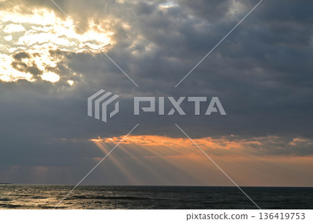 深秋日落日,烏奇納達海岸 深秋日落日,烏奇納達海岸 136419753