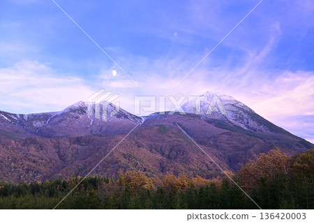 知床山脈和月亮 知床山脈和月亮 136420003
