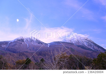 知床山脈和月亮 136420004