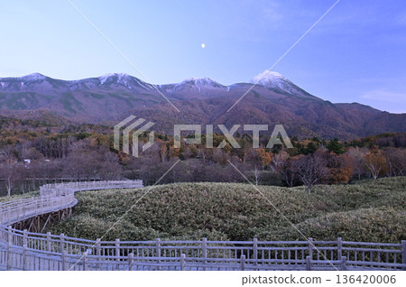 Shiretoko mountain range and the moon 136420006