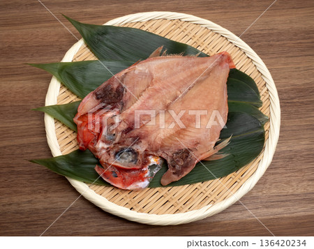 乾魚毛蟲 136420234