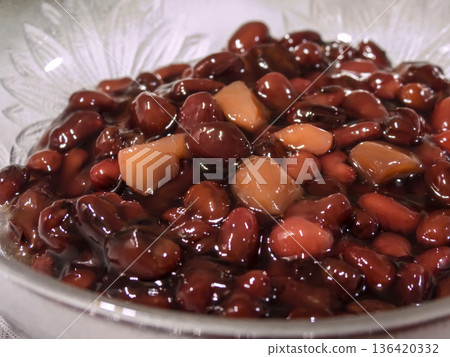 Tokachi red beans and chestnut zenzai (chestnut kanoko) 136420332