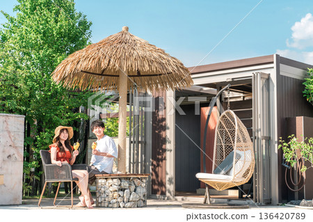 Honeymoon, young Asian couple on vacation abroad 136420789