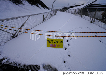 道路因積雪封閉 136421172