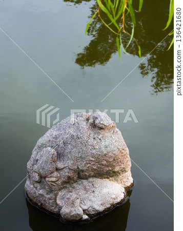 Toji Temple - Willow and Frog (sculpture) associated with Ono no Michikaze Toji Temple - Willow and Frog (sculpture) associated with Ono no Michikaze 136421680