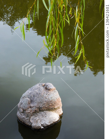Toji Temple - Willow and Frog (sculpture) associated with Ono no Michikaze 136421681