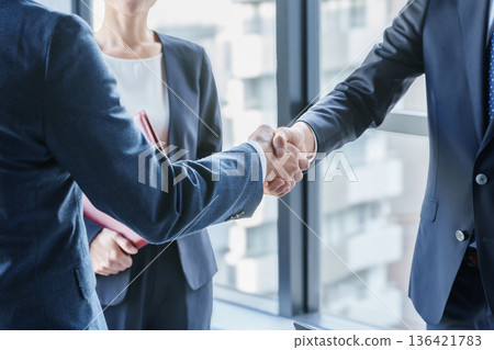 business people shaking hands business people shaking hands 136421783