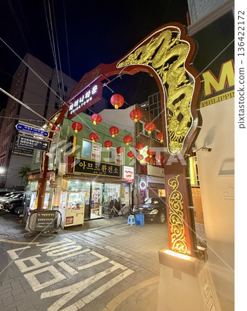 韓國釜山釜山站繁華的市中心區域 韓國釜山釜山站繁華的市中心區域 136422172