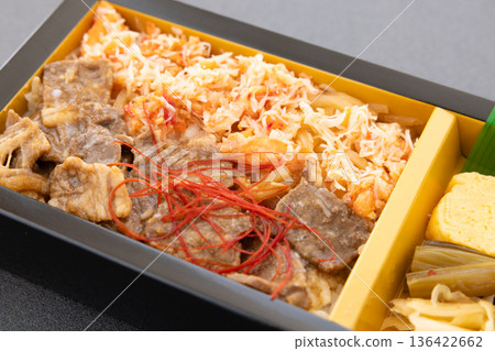Delicious two-color bento box of shredded Hanasaki crab and beef Delicious two-color bento box of shredded Hanasaki crab and beef 136422662