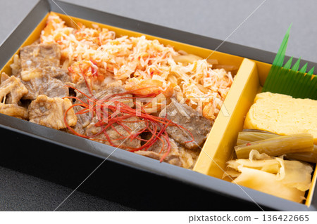 Delicious two-color bento box of shredded Hanasaki crab and beef Delicious two-color bento box of shredded Hanasaki crab and beef 136422665