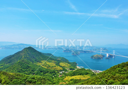 Ehime Prefecture: Shimanami Kaido with blue skies and sea 136423123