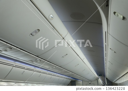在飛機上 136423228