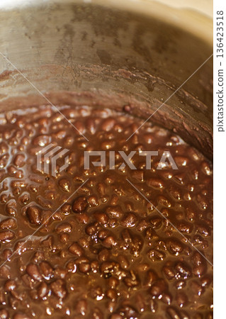 Bean paste 136423518