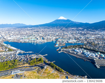 Tagonoura Port and Mount Fuji in the early morning (Fuji City, Shizuoka Prefecture) Tagonoura Port and Mount Fuji in the early morning (Fuji City, Shizuoka Prefecture) 136423606