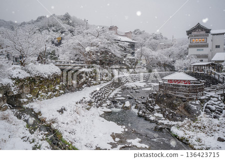 修善寺的雪景冬日 136423715
