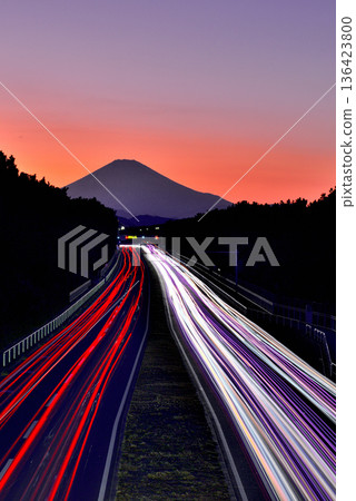 茅崎市：從國道134號天橋看到的富士山風景 136423800