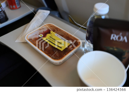 In-flight meal 136424366