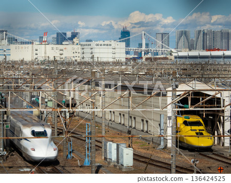 T4 train Doctor Yellow T4 train Doctor Yellow 136424525