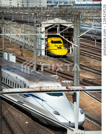 T4 train Doctor Yellow T4 train Doctor Yellow 136424526