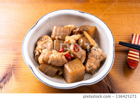 甜辣豬肉和蒟蒻 甜辣豬肉和蒟蒻 136425271