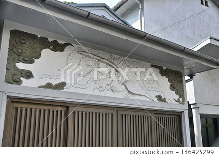 [Kanagawa] Sculptures at Suwa Shrine, Yokosuka 136425299