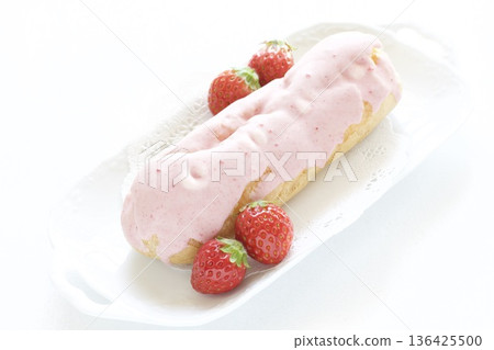 草莓閃電泡芙 草莓閃電泡芙 136425500