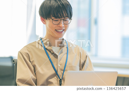 一個人前往計算機 136425657