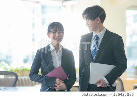 女商人和商人 136425856