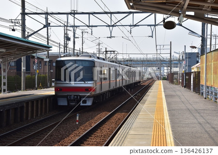 知立市名鐵牛田月台及列車 136426137