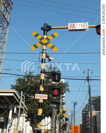 車站前的鐵路道口 車站前的鐵路道口 136426160