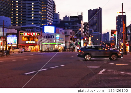 黃昏時的大阪城市景觀 黃昏時的大阪城市景觀 136426190